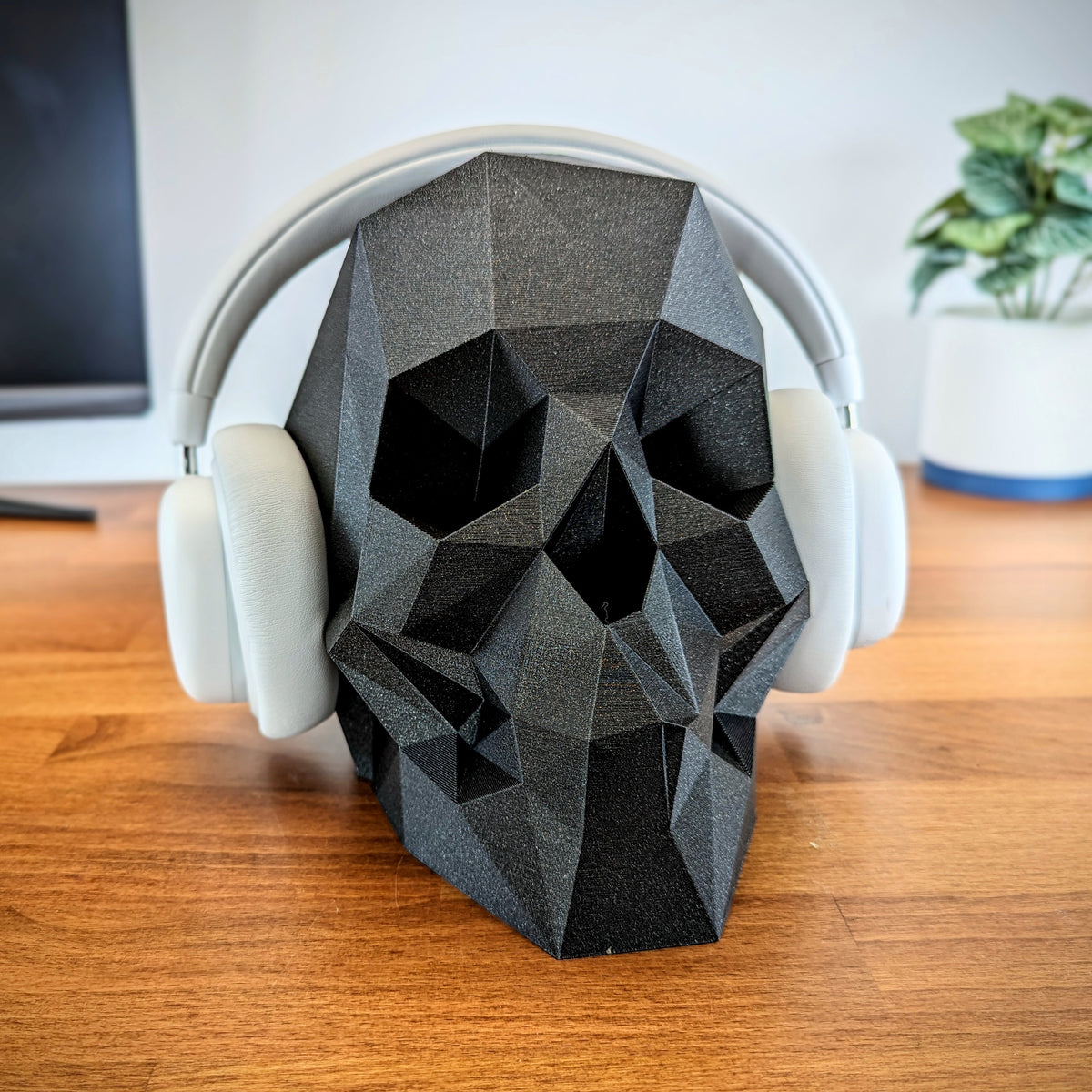 Skull 2025 headphone stand